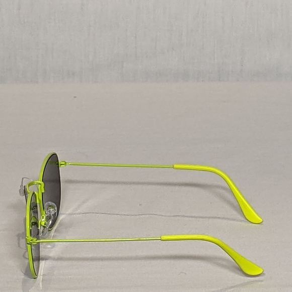 NEW Caliblue Fashion Womens Fashion Sunglasses 100% UVA-UVB protection lime yel - Picture 2 of 2